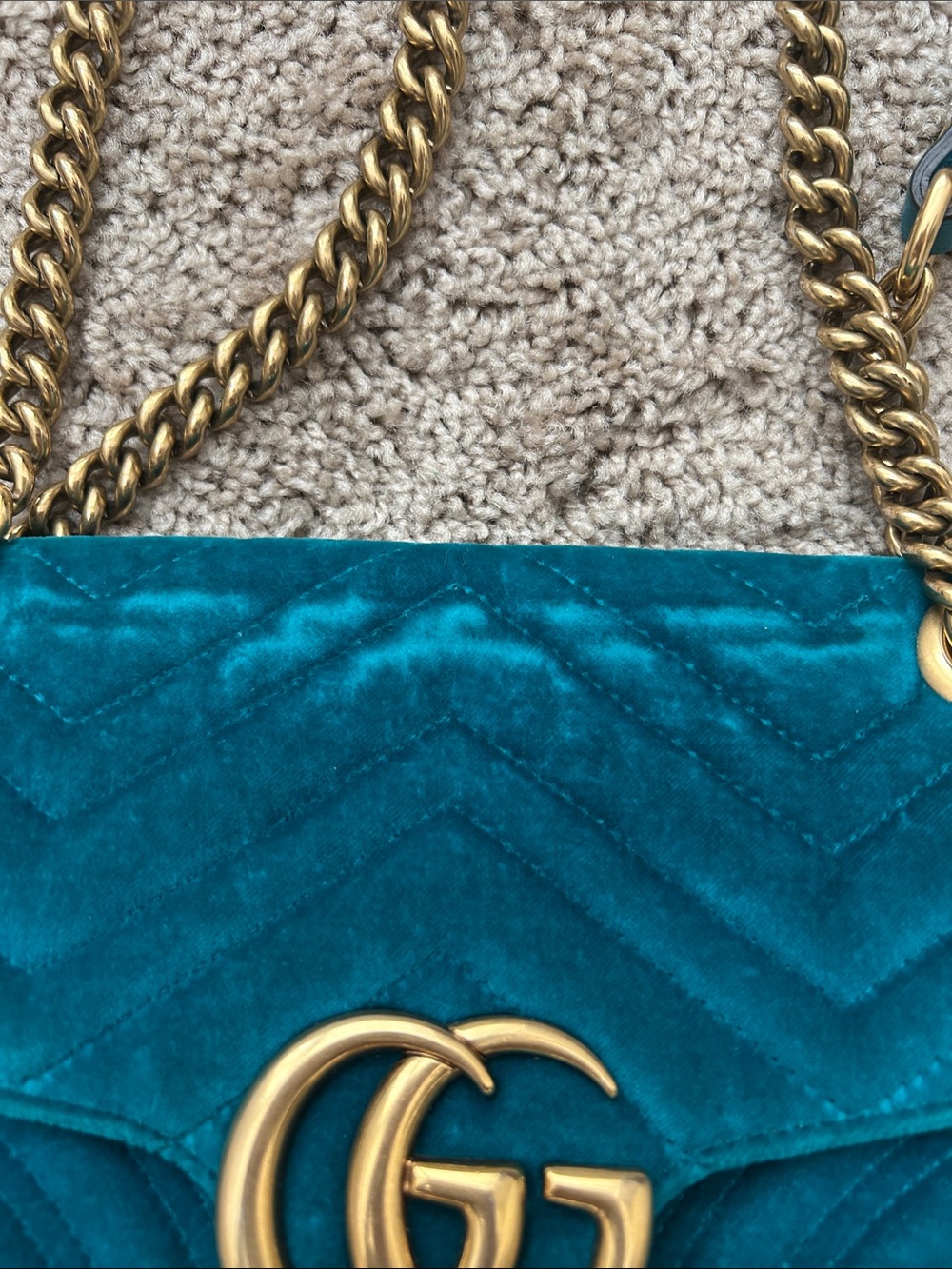 Gucci Teal Velvet Marmont Shoulder Bag with Gold Hardware - Picture 3 of 9